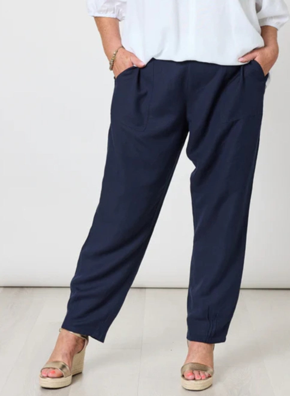 Gordon Smith navy linen pants