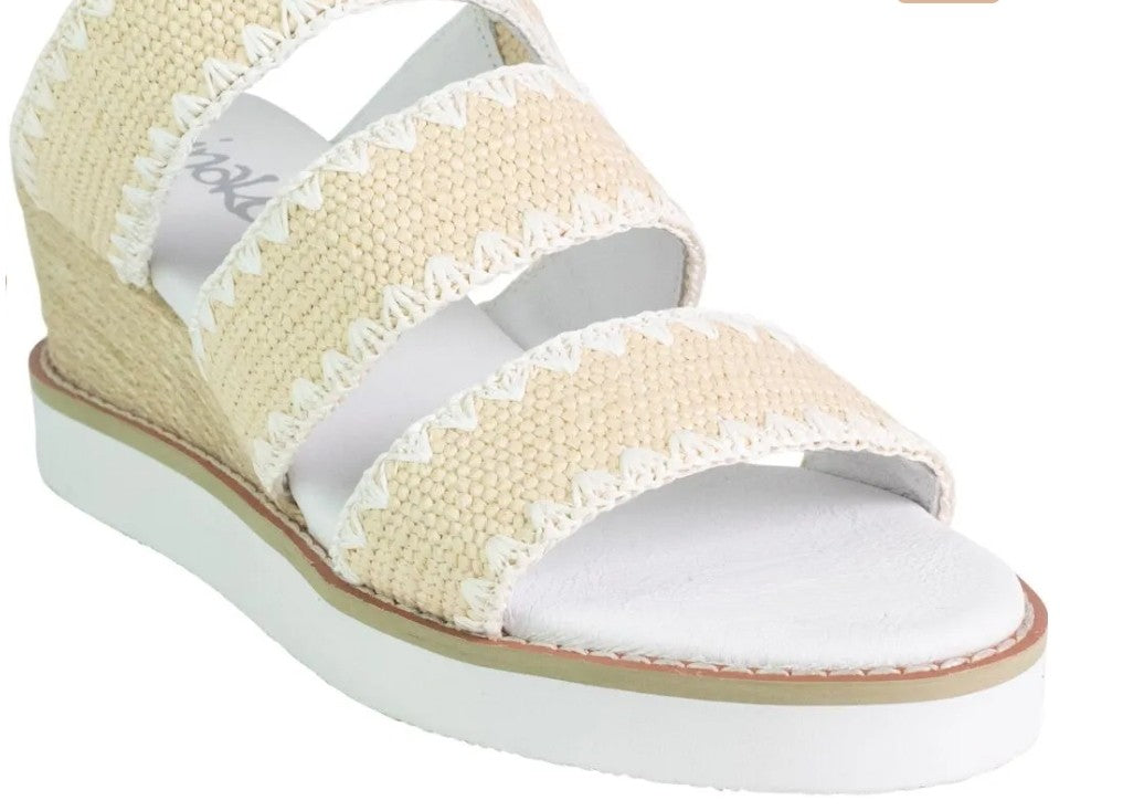 Hinako Magnetic in natural