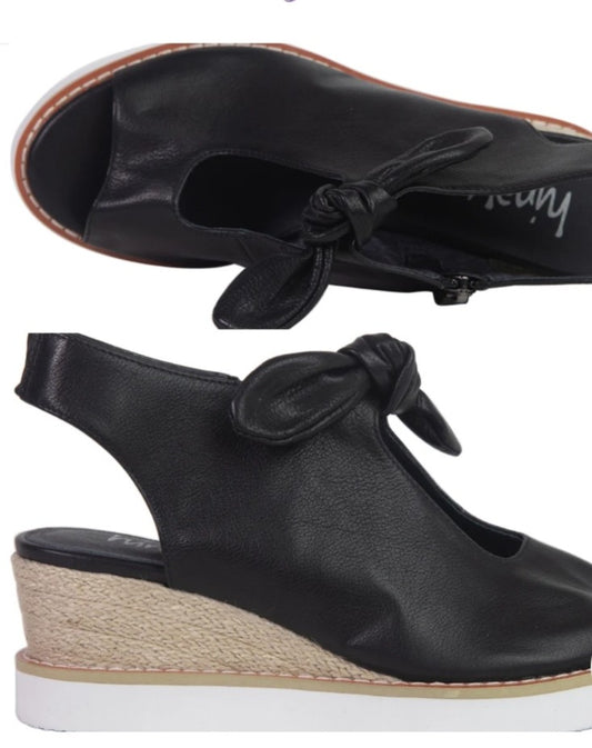 Hinako Mossman in black