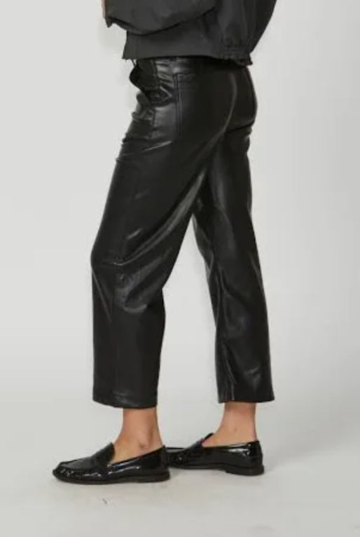New London 'pleather' cropped pants