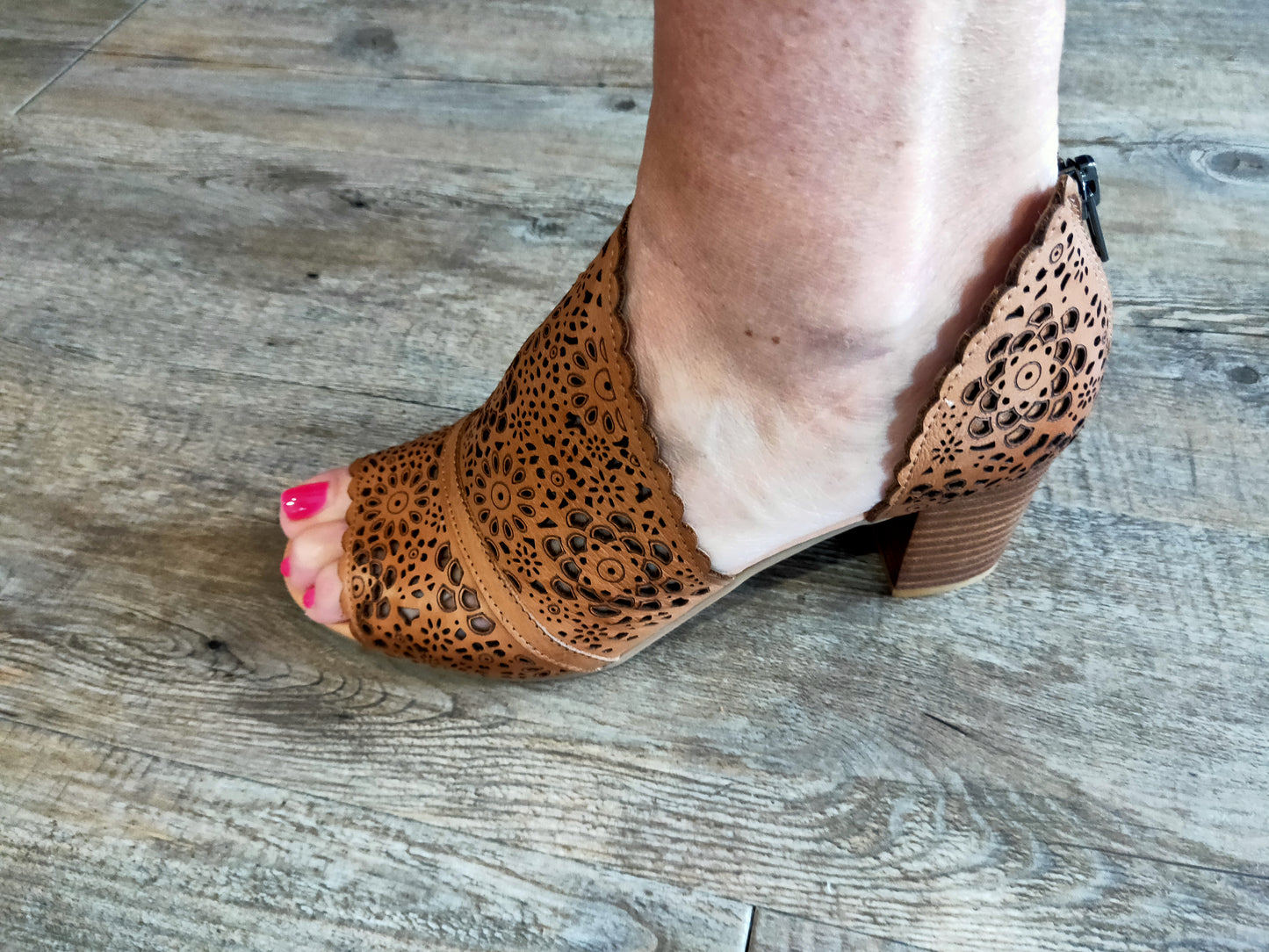 Django and Juliette "Sanford" in tan