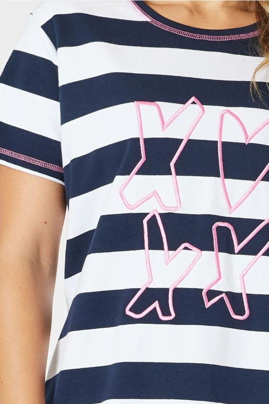 Threadz 'Love and Kisses' tee